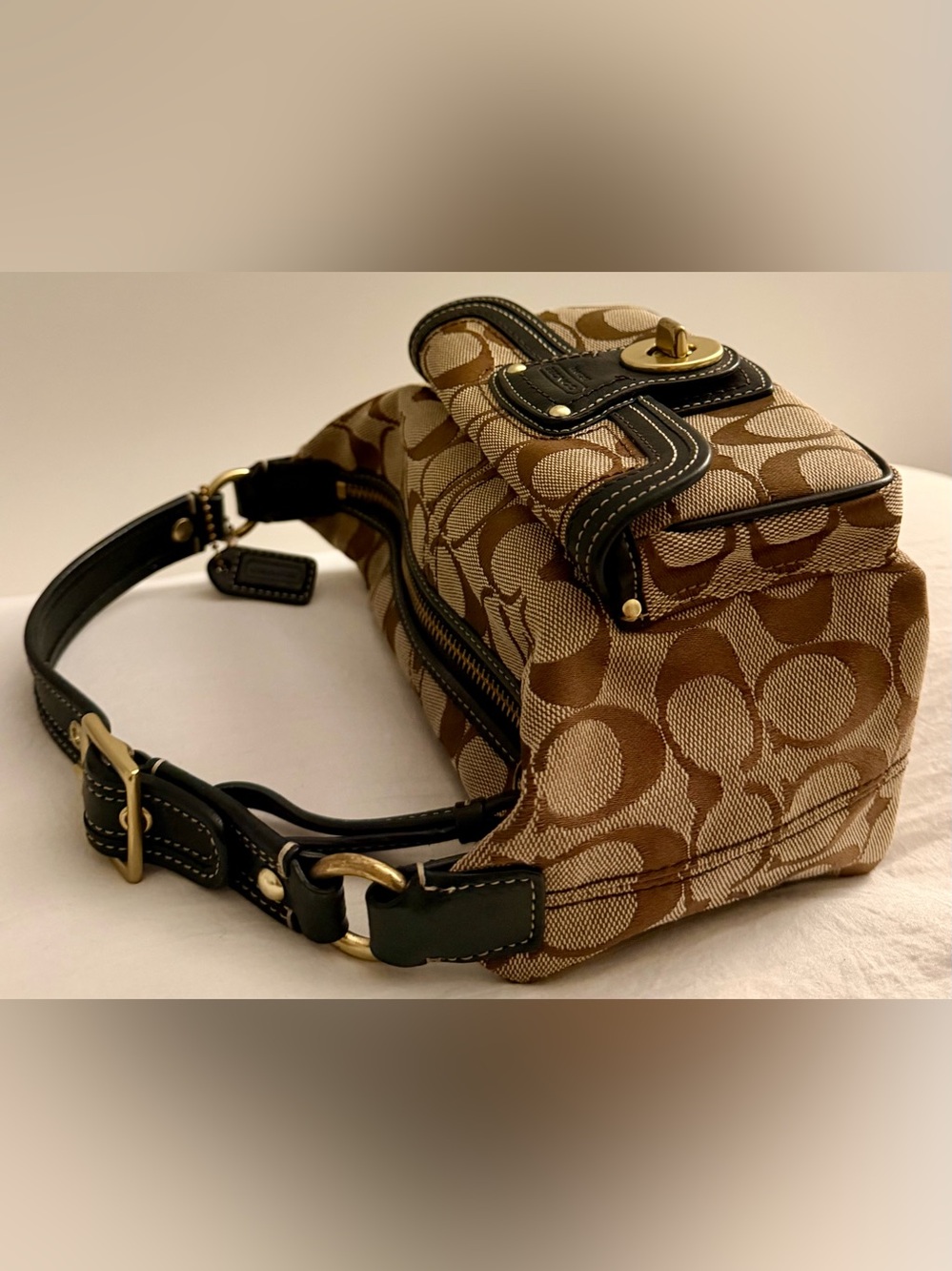 👑✅PRICE FIRM✅ Beautiful Brown COACH Legacy Signature CC Canvas Mini Bag - Picture 5 of 16